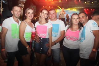 
<a style='margin-left: 5px;' class='btn btn-xs btn-social btn-facebook' href='https://www.facebook.com/sharer/sharer.php?u=https://galeramix.s01.web.getmuller.com.br/imagem/a114/800-800-90/conteudo/site_galerias/114/12-costelaco-junior-seco-silva-neto-canelinha-maiara-e-maraisa-galeramix-487.jpg' rel='popup' data-width='500' data-height='400'><i class='fa fa-facebook'></i>Compartilhar <span class='hidden-xs'>no Facebook</span>
</a> 
<a class='btn btn-default btn-xs' target='_blank' href='imagem/a114/800-800-90/conteudo/site_galerias/114/12-costelaco-junior-seco-silva-neto-canelinha-maiara-e-maraisa-galeramix-487.jpg'>
<span class='glyphicon glyphicon-cloud-download'></span> Salvar
</a>
