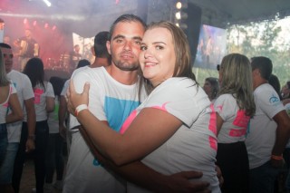 
<a style='margin-left: 5px;' class='btn btn-xs btn-social btn-facebook' href='https://www.facebook.com/sharer/sharer.php?u=https://galeramix.s01.web.getmuller.com.br/imagem/a114/800-800-90/conteudo/site_galerias/114/12-costelaco-junior-seco-silva-neto-canelinha-maiara-e-maraisa-galeramix-489.jpg' rel='popup' data-width='500' data-height='400'><i class='fa fa-facebook'></i>Compartilhar <span class='hidden-xs'>no Facebook</span>
</a> 
<a class='btn btn-default btn-xs' target='_blank' href='imagem/a114/800-800-90/conteudo/site_galerias/114/12-costelaco-junior-seco-silva-neto-canelinha-maiara-e-maraisa-galeramix-489.jpg'>
<span class='glyphicon glyphicon-cloud-download'></span> Salvar
</a>
