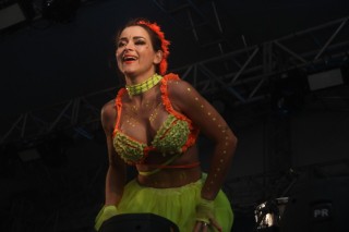 
<a style='margin-left: 5px;' class='btn btn-xs btn-social btn-facebook' href='https://www.facebook.com/sharer/sharer.php?u=https://galeramix.s01.web.getmuller.com.br/imagem/a114/800-800-90/conteudo/site_galerias/114/12-costelaco-junior-seco-silva-neto-canelinha-maiara-e-maraisa-galeramix-494.jpg' rel='popup' data-width='500' data-height='400'><i class='fa fa-facebook'></i>Compartilhar <span class='hidden-xs'>no Facebook</span>
</a> 
<a class='btn btn-default btn-xs' target='_blank' href='imagem/a114/800-800-90/conteudo/site_galerias/114/12-costelaco-junior-seco-silva-neto-canelinha-maiara-e-maraisa-galeramix-494.jpg'>
<span class='glyphicon glyphicon-cloud-download'></span> Salvar
</a>
