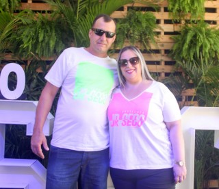 
<a style='margin-left: 5px;' class='btn btn-xs btn-social btn-facebook' href='https://www.facebook.com/sharer/sharer.php?u=https://galeramix.s01.web.getmuller.com.br/imagem/a114/800-800-90/conteudo/site_galerias/114/12-costelaco-junior-seco-silva-neto-canelinha-maiara-e-maraisa-galeramix-50.jpg' rel='popup' data-width='500' data-height='400'><i class='fa fa-facebook'></i>Compartilhar <span class='hidden-xs'>no Facebook</span>
</a> 
<a class='btn btn-default btn-xs' target='_blank' href='imagem/a114/800-800-90/conteudo/site_galerias/114/12-costelaco-junior-seco-silva-neto-canelinha-maiara-e-maraisa-galeramix-50.jpg'>
<span class='glyphicon glyphicon-cloud-download'></span> Salvar
</a>
