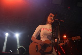 
<a style='margin-left: 5px;' class='btn btn-xs btn-social btn-facebook' href='https://www.facebook.com/sharer/sharer.php?u=https://galeramix.s01.web.getmuller.com.br/imagem/a114/800-800-90/conteudo/site_galerias/114/12-costelaco-junior-seco-silva-neto-canelinha-maiara-e-maraisa-galeramix-502.jpg' rel='popup' data-width='500' data-height='400'><i class='fa fa-facebook'></i>Compartilhar <span class='hidden-xs'>no Facebook</span>
</a> 
<a class='btn btn-default btn-xs' target='_blank' href='imagem/a114/800-800-90/conteudo/site_galerias/114/12-costelaco-junior-seco-silva-neto-canelinha-maiara-e-maraisa-galeramix-502.jpg'>
<span class='glyphicon glyphicon-cloud-download'></span> Salvar
</a>
