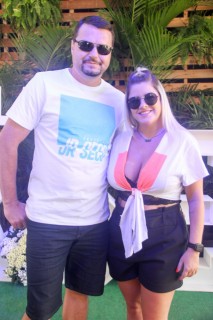 
<a style='margin-left: 5px;' class='btn btn-xs btn-social btn-facebook' href='https://www.facebook.com/sharer/sharer.php?u=https://galeramix.s01.web.getmuller.com.br/imagem/a114/800-800-90/conteudo/site_galerias/114/12-costelaco-junior-seco-silva-neto-canelinha-maiara-e-maraisa-galeramix-62.jpg' rel='popup' data-width='500' data-height='400'><i class='fa fa-facebook'></i>Compartilhar <span class='hidden-xs'>no Facebook</span>
</a> 
<a class='btn btn-default btn-xs' target='_blank' href='imagem/a114/800-800-90/conteudo/site_galerias/114/12-costelaco-junior-seco-silva-neto-canelinha-maiara-e-maraisa-galeramix-62.jpg'>
<span class='glyphicon glyphicon-cloud-download'></span> Salvar
</a>
