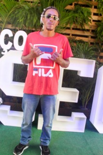 
<a style='margin-left: 5px;' class='btn btn-xs btn-social btn-facebook' href='https://www.facebook.com/sharer/sharer.php?u=https://galeramix.s01.web.getmuller.com.br/imagem/a114/800-800-90/conteudo/site_galerias/114/12-costelaco-junior-seco-silva-neto-canelinha-maiara-e-maraisa-galeramix-66.jpg' rel='popup' data-width='500' data-height='400'><i class='fa fa-facebook'></i>Compartilhar <span class='hidden-xs'>no Facebook</span>
</a> 
<a class='btn btn-default btn-xs' target='_blank' href='imagem/a114/800-800-90/conteudo/site_galerias/114/12-costelaco-junior-seco-silva-neto-canelinha-maiara-e-maraisa-galeramix-66.jpg'>
<span class='glyphicon glyphicon-cloud-download'></span> Salvar
</a>
