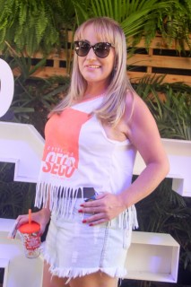 
<a style='margin-left: 5px;' class='btn btn-xs btn-social btn-facebook' href='https://www.facebook.com/sharer/sharer.php?u=https://galeramix.s01.web.getmuller.com.br/imagem/a114/800-800-90/conteudo/site_galerias/114/12-costelaco-junior-seco-silva-neto-canelinha-maiara-e-maraisa-galeramix-71.jpg' rel='popup' data-width='500' data-height='400'><i class='fa fa-facebook'></i>Compartilhar <span class='hidden-xs'>no Facebook</span>
</a> 
<a class='btn btn-default btn-xs' target='_blank' href='imagem/a114/800-800-90/conteudo/site_galerias/114/12-costelaco-junior-seco-silva-neto-canelinha-maiara-e-maraisa-galeramix-71.jpg'>
<span class='glyphicon glyphicon-cloud-download'></span> Salvar
</a>
