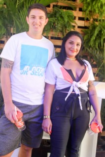 
<a style='margin-left: 5px;' class='btn btn-xs btn-social btn-facebook' href='https://www.facebook.com/sharer/sharer.php?u=https://galeramix.s01.web.getmuller.com.br/imagem/a114/800-800-90/conteudo/site_galerias/114/12-costelaco-junior-seco-silva-neto-canelinha-maiara-e-maraisa-galeramix-74.jpg' rel='popup' data-width='500' data-height='400'><i class='fa fa-facebook'></i>Compartilhar <span class='hidden-xs'>no Facebook</span>
</a> 
<a class='btn btn-default btn-xs' target='_blank' href='imagem/a114/800-800-90/conteudo/site_galerias/114/12-costelaco-junior-seco-silva-neto-canelinha-maiara-e-maraisa-galeramix-74.jpg'>
<span class='glyphicon glyphicon-cloud-download'></span> Salvar
</a>
