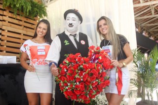 
<a style='margin-left: 5px;' class='btn btn-xs btn-social btn-facebook' href='https://www.facebook.com/sharer/sharer.php?u=https://galeramix.s01.web.getmuller.com.br/imagem/a114/800-800-90/conteudo/site_galerias/114/12-costelaco-junior-seco-silva-neto-canelinha-maiara-e-maraisa-galeramix-75.jpg' rel='popup' data-width='500' data-height='400'><i class='fa fa-facebook'></i>Compartilhar <span class='hidden-xs'>no Facebook</span>
</a> 
<a class='btn btn-default btn-xs' target='_blank' href='imagem/a114/800-800-90/conteudo/site_galerias/114/12-costelaco-junior-seco-silva-neto-canelinha-maiara-e-maraisa-galeramix-75.jpg'>
<span class='glyphicon glyphicon-cloud-download'></span> Salvar
</a>
