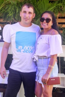 
<a style='margin-left: 5px;' class='btn btn-xs btn-social btn-facebook' href='https://www.facebook.com/sharer/sharer.php?u=https://galeramix.s01.web.getmuller.com.br/imagem/a114/800-800-90/conteudo/site_galerias/114/12-costelaco-junior-seco-silva-neto-canelinha-maiara-e-maraisa-galeramix-82.jpg' rel='popup' data-width='500' data-height='400'><i class='fa fa-facebook'></i>Compartilhar <span class='hidden-xs'>no Facebook</span>
</a> 
<a class='btn btn-default btn-xs' target='_blank' href='imagem/a114/800-800-90/conteudo/site_galerias/114/12-costelaco-junior-seco-silva-neto-canelinha-maiara-e-maraisa-galeramix-82.jpg'>
<span class='glyphicon glyphicon-cloud-download'></span> Salvar
</a>
