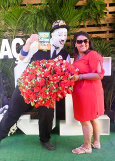 
<a style='margin-left: 5px;' class='btn btn-xs btn-social btn-facebook' href='https://www.facebook.com/sharer/sharer.php?u=https://galeramix.s01.web.getmuller.com.br/imagem/a114/800-800-90/conteudo/site_galerias/114/12-costelaco-junior-seco-silva-neto-canelinha-maiara-e-maraisa-galeramix-83.jpg' rel='popup' data-width='500' data-height='400'><i class='fa fa-facebook'></i>Compartilhar <span class='hidden-xs'>no Facebook</span>
</a> 
<a class='btn btn-default btn-xs' target='_blank' href='imagem/a114/800-800-90/conteudo/site_galerias/114/12-costelaco-junior-seco-silva-neto-canelinha-maiara-e-maraisa-galeramix-83.jpg'>
<span class='glyphicon glyphicon-cloud-download'></span> Salvar
</a>
