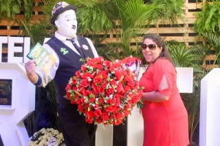 
<a style='margin-left: 5px;' class='btn btn-xs btn-social btn-facebook' href='https://www.facebook.com/sharer/sharer.php?u=https://galeramix.s01.web.getmuller.com.br/imagem/a114/800-800-90/conteudo/site_galerias/114/12-costelaco-junior-seco-silva-neto-canelinha-maiara-e-maraisa-galeramix-85.jpg' rel='popup' data-width='500' data-height='400'><i class='fa fa-facebook'></i>Compartilhar <span class='hidden-xs'>no Facebook</span>
</a> 
<a class='btn btn-default btn-xs' target='_blank' href='imagem/a114/800-800-90/conteudo/site_galerias/114/12-costelaco-junior-seco-silva-neto-canelinha-maiara-e-maraisa-galeramix-85.jpg'>
<span class='glyphicon glyphicon-cloud-download'></span> Salvar
</a>
