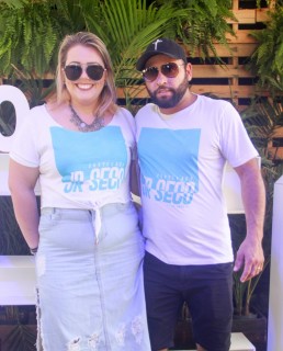 
<a style='margin-left: 5px;' class='btn btn-xs btn-social btn-facebook' href='https://www.facebook.com/sharer/sharer.php?u=https://galeramix.s01.web.getmuller.com.br/imagem/a114/800-800-90/conteudo/site_galerias/114/12-costelaco-junior-seco-silva-neto-canelinha-maiara-e-maraisa-galeramix-86.jpg' rel='popup' data-width='500' data-height='400'><i class='fa fa-facebook'></i>Compartilhar <span class='hidden-xs'>no Facebook</span>
</a> 
<a class='btn btn-default btn-xs' target='_blank' href='imagem/a114/800-800-90/conteudo/site_galerias/114/12-costelaco-junior-seco-silva-neto-canelinha-maiara-e-maraisa-galeramix-86.jpg'>
<span class='glyphicon glyphicon-cloud-download'></span> Salvar
</a>
