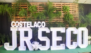 
<a style='margin-left: 5px;' class='btn btn-xs btn-social btn-facebook' href='https://www.facebook.com/sharer/sharer.php?u=https://galeramix.s01.web.getmuller.com.br/imagem/a114/800-800-90/conteudo/site_galerias/114/12-costelaco-junior-seco-silva-neto-canelinha-maiara-e-maraisa-galeramix-9.jpg' rel='popup' data-width='500' data-height='400'><i class='fa fa-facebook'></i>Compartilhar <span class='hidden-xs'>no Facebook</span>
</a> 
<a class='btn btn-default btn-xs' target='_blank' href='imagem/a114/800-800-90/conteudo/site_galerias/114/12-costelaco-junior-seco-silva-neto-canelinha-maiara-e-maraisa-galeramix-9.jpg'>
<span class='glyphicon glyphicon-cloud-download'></span> Salvar
</a>
