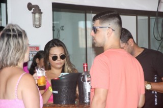 
                <a style='margin-left: 5px;' class='btn btn-xs btn-social btn-facebook' href='https://www.facebook.com/sharer/sharer.php?u=https://galeramix.s01.web.getmuller.com.br/imagem/a115/800-800-90/conteudo/site_galerias/115/desenferruje-2022-102.jpg' rel='popup' data-width='500' data-height='400'><i class='fa fa-facebook'></i>Compartilhar <span class='hidden-xs'>no Facebook</span>
            </a> 
            <a class='btn btn-default btn-xs' target='_blank' href='imagem/a115/800-800-90/conteudo/site_galerias/115/desenferruje-2022-102.jpg'>
                <span class='glyphicon glyphicon-cloud-download'></span> Salvar
            </a>
            