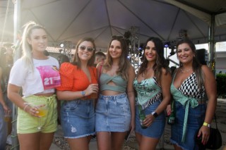 
<a style='margin-left: 5px;' class='btn btn-xs btn-social btn-facebook' href='https://www.facebook.com/sharer/sharer.php?u=https://galeramix.s01.web.getmuller.com.br/imagem/a115/800-800-90/conteudo/site_galerias/115/desenferruje-2022-106.jpg' rel='popup' data-width='500' data-height='400'><i class='fa fa-facebook'></i>Compartilhar <span class='hidden-xs'>no Facebook</span>
</a> 
<a class='btn btn-default btn-xs' target='_blank' href='imagem/a115/800-800-90/conteudo/site_galerias/115/desenferruje-2022-106.jpg'>
<span class='glyphicon glyphicon-cloud-download'></span> Salvar
</a>
