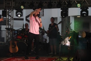 
<a style='margin-left: 5px;' class='btn btn-xs btn-social btn-facebook' href='https://www.facebook.com/sharer/sharer.php?u=https://galeramix.s01.web.getmuller.com.br/imagem/a115/800-800-90/conteudo/site_galerias/115/desenferruje-2022-120.jpg' rel='popup' data-width='500' data-height='400'><i class='fa fa-facebook'></i>Compartilhar <span class='hidden-xs'>no Facebook</span>
</a> 
<a class='btn btn-default btn-xs' target='_blank' href='imagem/a115/800-800-90/conteudo/site_galerias/115/desenferruje-2022-120.jpg'>
<span class='glyphicon glyphicon-cloud-download'></span> Salvar
</a>
