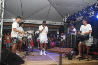 
<a style='margin-left: 5px;' class='btn btn-xs btn-social btn-facebook' href='https://www.facebook.com/sharer/sharer.php?u=https://galeramix.s01.web.getmuller.com.br/imagem/a115/800-800-90/conteudo/site_galerias/115/desenferruje-2022-128.jpg' rel='popup' data-width='500' data-height='400'><i class='fa fa-facebook'></i>Compartilhar <span class='hidden-xs'>no Facebook</span>
</a> 
<a class='btn btn-default btn-xs' target='_blank' href='imagem/a115/800-800-90/conteudo/site_galerias/115/desenferruje-2022-128.jpg'>
<span class='glyphicon glyphicon-cloud-download'></span> Salvar
</a>
