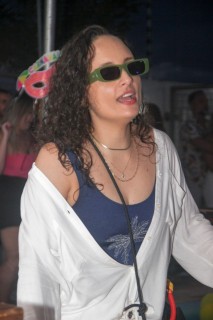 
<a style='margin-left: 5px;' class='btn btn-xs btn-social btn-facebook' href='https://www.facebook.com/sharer/sharer.php?u=https://galeramix.s01.web.getmuller.com.br/imagem/a115/800-800-90/conteudo/site_galerias/115/desenferruje-2022-134.jpg' rel='popup' data-width='500' data-height='400'><i class='fa fa-facebook'></i>Compartilhar <span class='hidden-xs'>no Facebook</span>
</a> 
<a class='btn btn-default btn-xs' target='_blank' href='imagem/a115/800-800-90/conteudo/site_galerias/115/desenferruje-2022-134.jpg'>
<span class='glyphicon glyphicon-cloud-download'></span> Salvar
</a>
