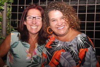 
<a style='margin-left: 5px;' class='btn btn-xs btn-social btn-facebook' href='https://www.facebook.com/sharer/sharer.php?u=https://galeramix.s01.web.getmuller.com.br/imagem/a115/800-800-90/conteudo/site_galerias/115/desenferruje-2022-136.jpg' rel='popup' data-width='500' data-height='400'><i class='fa fa-facebook'></i>Compartilhar <span class='hidden-xs'>no Facebook</span>
</a> 
<a class='btn btn-default btn-xs' target='_blank' href='imagem/a115/800-800-90/conteudo/site_galerias/115/desenferruje-2022-136.jpg'>
<span class='glyphicon glyphicon-cloud-download'></span> Salvar
</a>
