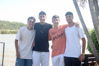 
<a style='margin-left: 5px;' class='btn btn-xs btn-social btn-facebook' href='https://www.facebook.com/sharer/sharer.php?u=https://galeramix.s01.web.getmuller.com.br/imagem/a115/800-800-90/conteudo/site_galerias/115/desenferruje-2022-20.jpg' rel='popup' data-width='500' data-height='400'><i class='fa fa-facebook'></i>Compartilhar <span class='hidden-xs'>no Facebook</span>
</a> 
<a class='btn btn-default btn-xs' target='_blank' href='imagem/a115/800-800-90/conteudo/site_galerias/115/desenferruje-2022-20.jpg'>
<span class='glyphicon glyphicon-cloud-download'></span> Salvar
</a>
