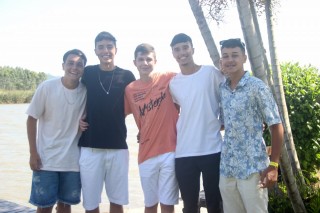 
<a style='margin-left: 5px;' class='btn btn-xs btn-social btn-facebook' href='https://www.facebook.com/sharer/sharer.php?u=https://galeramix.s01.web.getmuller.com.br/imagem/a115/800-800-90/conteudo/site_galerias/115/desenferruje-2022-21.jpg' rel='popup' data-width='500' data-height='400'><i class='fa fa-facebook'></i>Compartilhar <span class='hidden-xs'>no Facebook</span>
</a> 
<a class='btn btn-default btn-xs' target='_blank' href='imagem/a115/800-800-90/conteudo/site_galerias/115/desenferruje-2022-21.jpg'>
<span class='glyphicon glyphicon-cloud-download'></span> Salvar
</a>
