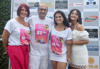 
<a style='margin-left: 5px;' class='btn btn-xs btn-social btn-facebook' href='https://www.facebook.com/sharer/sharer.php?u=https://galeramix.s01.web.getmuller.com.br/imagem/a115/800-800-90/conteudo/site_galerias/115/desenferruje-2022-29.jpg' rel='popup' data-width='500' data-height='400'><i class='fa fa-facebook'></i>Compartilhar <span class='hidden-xs'>no Facebook</span>
</a> 
<a class='btn btn-default btn-xs' target='_blank' href='imagem/a115/800-800-90/conteudo/site_galerias/115/desenferruje-2022-29.jpg'>
<span class='glyphicon glyphicon-cloud-download'></span> Salvar
</a>
