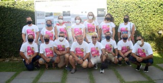 
<a style='margin-left: 5px;' class='btn btn-xs btn-social btn-facebook' href='https://www.facebook.com/sharer/sharer.php?u=https://galeramix.s01.web.getmuller.com.br/imagem/a115/800-800-90/conteudo/site_galerias/115/desenferruje-2022-3.jpg' rel='popup' data-width='500' data-height='400'><i class='fa fa-facebook'></i>Compartilhar <span class='hidden-xs'>no Facebook</span>
</a> 
<a class='btn btn-default btn-xs' target='_blank' href='imagem/a115/800-800-90/conteudo/site_galerias/115/desenferruje-2022-3.jpg'>
<span class='glyphicon glyphicon-cloud-download'></span> Salvar
</a>
