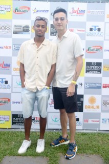 
<a style='margin-left: 5px;' class='btn btn-xs btn-social btn-facebook' href='https://www.facebook.com/sharer/sharer.php?u=https://galeramix.s01.web.getmuller.com.br/imagem/a115/800-800-90/conteudo/site_galerias/115/desenferruje-2022-65.jpg' rel='popup' data-width='500' data-height='400'><i class='fa fa-facebook'></i>Compartilhar <span class='hidden-xs'>no Facebook</span>
</a> 
<a class='btn btn-default btn-xs' target='_blank' href='imagem/a115/800-800-90/conteudo/site_galerias/115/desenferruje-2022-65.jpg'>
<span class='glyphicon glyphicon-cloud-download'></span> Salvar
</a>
