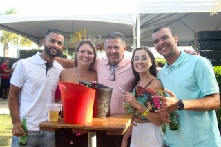 
<a style='margin-left: 5px;' class='btn btn-xs btn-social btn-facebook' href='https://www.facebook.com/sharer/sharer.php?u=https://galeramix.s01.web.getmuller.com.br/imagem/a115/800-800-90/conteudo/site_galerias/115/desenferruje-2022-73.jpg' rel='popup' data-width='500' data-height='400'><i class='fa fa-facebook'></i>Compartilhar <span class='hidden-xs'>no Facebook</span>
</a> 
<a class='btn btn-default btn-xs' target='_blank' href='imagem/a115/800-800-90/conteudo/site_galerias/115/desenferruje-2022-73.jpg'>
<span class='glyphicon glyphicon-cloud-download'></span> Salvar
</a>
