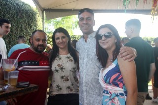 
<a style='margin-left: 5px;' class='btn btn-xs btn-social btn-facebook' href='https://www.facebook.com/sharer/sharer.php?u=https://galeramix.s01.web.getmuller.com.br/imagem/a115/800-800-90/conteudo/site_galerias/115/desenferruje-2022-74.jpg' rel='popup' data-width='500' data-height='400'><i class='fa fa-facebook'></i>Compartilhar <span class='hidden-xs'>no Facebook</span>
</a> 
<a class='btn btn-default btn-xs' target='_blank' href='imagem/a115/800-800-90/conteudo/site_galerias/115/desenferruje-2022-74.jpg'>
<span class='glyphicon glyphicon-cloud-download'></span> Salvar
</a>
