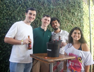 
<a style='margin-left: 5px;' class='btn btn-xs btn-social btn-facebook' href='https://www.facebook.com/sharer/sharer.php?u=https://galeramix.s01.web.getmuller.com.br/imagem/a115/800-800-90/conteudo/site_galerias/115/desenferruje-2022-75.jpg' rel='popup' data-width='500' data-height='400'><i class='fa fa-facebook'></i>Compartilhar <span class='hidden-xs'>no Facebook</span>
</a> 
<a class='btn btn-default btn-xs' target='_blank' href='imagem/a115/800-800-90/conteudo/site_galerias/115/desenferruje-2022-75.jpg'>
<span class='glyphicon glyphicon-cloud-download'></span> Salvar
</a>
