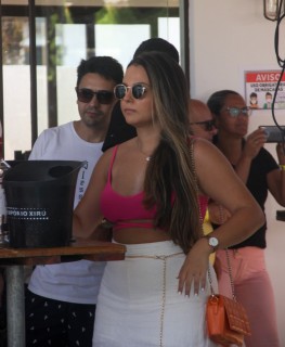 
<a style='margin-left: 5px;' class='btn btn-xs btn-social btn-facebook' href='https://www.facebook.com/sharer/sharer.php?u=https://galeramix.s01.web.getmuller.com.br/imagem/a115/800-800-90/conteudo/site_galerias/115/desenferruje-2022-77.jpg' rel='popup' data-width='500' data-height='400'><i class='fa fa-facebook'></i>Compartilhar <span class='hidden-xs'>no Facebook</span>
</a> 
<a class='btn btn-default btn-xs' target='_blank' href='imagem/a115/800-800-90/conteudo/site_galerias/115/desenferruje-2022-77.jpg'>
<span class='glyphicon glyphicon-cloud-download'></span> Salvar
</a>
