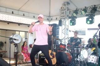 
<a style='margin-left: 5px;' class='btn btn-xs btn-social btn-facebook' href='https://www.facebook.com/sharer/sharer.php?u=https://galeramix.s01.web.getmuller.com.br/imagem/a115/800-800-90/conteudo/site_galerias/115/desenferruje-2022-79.jpg' rel='popup' data-width='500' data-height='400'><i class='fa fa-facebook'></i>Compartilhar <span class='hidden-xs'>no Facebook</span>
</a> 
<a class='btn btn-default btn-xs' target='_blank' href='imagem/a115/800-800-90/conteudo/site_galerias/115/desenferruje-2022-79.jpg'>
<span class='glyphicon glyphicon-cloud-download'></span> Salvar
</a>
