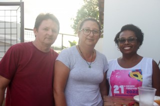 
<a style='margin-left: 5px;' class='btn btn-xs btn-social btn-facebook' href='https://www.facebook.com/sharer/sharer.php?u=https://galeramix.s01.web.getmuller.com.br/imagem/a115/800-800-90/conteudo/site_galerias/115/desenferruje-2022-92.jpg' rel='popup' data-width='500' data-height='400'><i class='fa fa-facebook'></i>Compartilhar <span class='hidden-xs'>no Facebook</span>
</a> 
<a class='btn btn-default btn-xs' target='_blank' href='imagem/a115/800-800-90/conteudo/site_galerias/115/desenferruje-2022-92.jpg'>
<span class='glyphicon glyphicon-cloud-download'></span> Salvar
</a>
