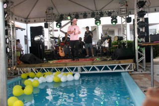 
<a style='margin-left: 5px;' class='btn btn-xs btn-social btn-facebook' href='https://www.facebook.com/sharer/sharer.php?u=https://galeramix.s01.web.getmuller.com.br/imagem/a115/800-800-90/conteudo/site_galerias/115/desenferruje-2022-98.jpg' rel='popup' data-width='500' data-height='400'><i class='fa fa-facebook'></i>Compartilhar <span class='hidden-xs'>no Facebook</span>
</a> 
<a class='btn btn-default btn-xs' target='_blank' href='imagem/a115/800-800-90/conteudo/site_galerias/115/desenferruje-2022-98.jpg'>
<span class='glyphicon glyphicon-cloud-download'></span> Salvar
</a>
