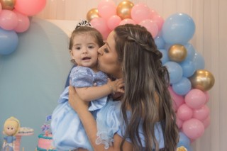 
<a style='margin-left: 5px;' class='btn btn-xs btn-social btn-facebook' href='https://www.facebook.com/sharer/sharer.php?u=https://galeramix.s01.web.getmuller.com.br/imagem/a116/800-800-90/conteudo/site_galerias/116/img8556.jpg' rel='popup' data-width='500' data-height='400'><i class='fa fa-facebook'></i>Compartilhar <span class='hidden-xs'>no Facebook</span>
</a> 
<a class='btn btn-default btn-xs' target='_blank' href='imagem/a116/800-800-90/conteudo/site_galerias/116/img8556.jpg'>
<span class='glyphicon glyphicon-cloud-download'></span> Salvar
</a>
