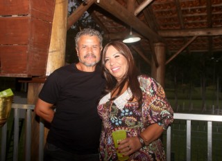 
        <a style='margin-left: 5px;' class='btn btn-xs btn-social btn-facebook' href='https://www.facebook.com/sharer/sharer.php?u=https://galeramix.s01.web.getmuller.com.br/imagem/a117/800-800-90/conteudo/site_galerias/117/costelaco-junior-seco-2022-galera-mix-101.jpg' rel='popup' data-width='500' data-height='400'><i class='fa fa-facebook'></i>Compartilhar <span class='hidden-xs'>no Facebook</span>
    </a> 
    <a class='btn btn-default btn-xs' target='_blank' href='imagem/a117/800-800-90/conteudo/site_galerias/117/costelaco-junior-seco-2022-galera-mix-101.jpg'>
        <span class='glyphicon glyphicon-cloud-download'></span> Salvar
    </a>
    