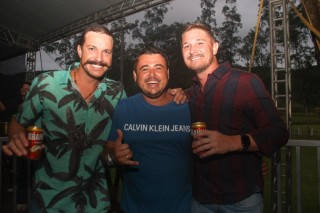 
<a style='margin-left: 5px;' class='btn btn-xs btn-social btn-facebook' href='https://www.facebook.com/sharer/sharer.php?u=https://galeramix.s01.web.getmuller.com.br/imagem/a117/800-800-90/conteudo/site_galerias/117/costelaco-junior-seco-2022-galera-mix-105.jpg' rel='popup' data-width='500' data-height='400'><i class='fa fa-facebook'></i>Compartilhar <span class='hidden-xs'>no Facebook</span>
</a> 
<a class='btn btn-default btn-xs' target='_blank' href='imagem/a117/800-800-90/conteudo/site_galerias/117/costelaco-junior-seco-2022-galera-mix-105.jpg'>
<span class='glyphicon glyphicon-cloud-download'></span> Salvar
</a>
