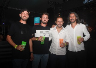 
<a style='margin-left: 5px;' class='btn btn-xs btn-social btn-facebook' href='https://www.facebook.com/sharer/sharer.php?u=https://galeramix.s01.web.getmuller.com.br/imagem/a117/800-800-90/conteudo/site_galerias/117/costelaco-junior-seco-2022-galera-mix-127.jpg' rel='popup' data-width='500' data-height='400'><i class='fa fa-facebook'></i>Compartilhar <span class='hidden-xs'>no Facebook</span>
</a> 
<a class='btn btn-default btn-xs' target='_blank' href='imagem/a117/800-800-90/conteudo/site_galerias/117/costelaco-junior-seco-2022-galera-mix-127.jpg'>
<span class='glyphicon glyphicon-cloud-download'></span> Salvar
</a>
