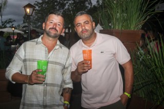 
<a style='margin-left: 5px;' class='btn btn-xs btn-social btn-facebook' href='https://www.facebook.com/sharer/sharer.php?u=https://galeramix.s01.web.getmuller.com.br/imagem/a117/800-800-90/conteudo/site_galerias/117/costelaco-junior-seco-2022-galera-mix-129.jpg' rel='popup' data-width='500' data-height='400'><i class='fa fa-facebook'></i>Compartilhar <span class='hidden-xs'>no Facebook</span>
</a> 
<a class='btn btn-default btn-xs' target='_blank' href='imagem/a117/800-800-90/conteudo/site_galerias/117/costelaco-junior-seco-2022-galera-mix-129.jpg'>
<span class='glyphicon glyphicon-cloud-download'></span> Salvar
</a>
