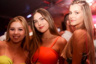 
<a style='margin-left: 5px;' class='btn btn-xs btn-social btn-facebook' href='https://www.facebook.com/sharer/sharer.php?u=https://galeramix.s01.web.getmuller.com.br/imagem/a117/800-800-90/conteudo/site_galerias/117/costelaco-junior-seco-2022-galera-mix-150.jpg' rel='popup' data-width='500' data-height='400'><i class='fa fa-facebook'></i>Compartilhar <span class='hidden-xs'>no Facebook</span>
</a> 
<a class='btn btn-default btn-xs' target='_blank' href='imagem/a117/800-800-90/conteudo/site_galerias/117/costelaco-junior-seco-2022-galera-mix-150.jpg'>
<span class='glyphicon glyphicon-cloud-download'></span> Salvar
</a>
