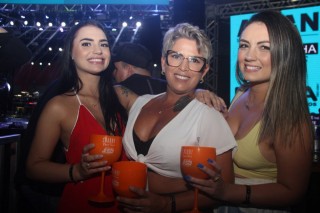 
<a style='margin-left: 5px;' class='btn btn-xs btn-social btn-facebook' href='https://www.facebook.com/sharer/sharer.php?u=https://galeramix.s01.web.getmuller.com.br/imagem/a117/800-800-90/conteudo/site_galerias/117/costelaco-junior-seco-2022-galera-mix-172.jpg' rel='popup' data-width='500' data-height='400'><i class='fa fa-facebook'></i>Compartilhar <span class='hidden-xs'>no Facebook</span>
</a> 
<a class='btn btn-default btn-xs' target='_blank' href='imagem/a117/800-800-90/conteudo/site_galerias/117/costelaco-junior-seco-2022-galera-mix-172.jpg'>
<span class='glyphicon glyphicon-cloud-download'></span> Salvar
</a>
