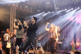 
<a style='margin-left: 5px;' class='btn btn-xs btn-social btn-facebook' href='https://www.facebook.com/sharer/sharer.php?u=https://galeramix.s01.web.getmuller.com.br/imagem/a117/800-800-90/conteudo/site_galerias/117/costelaco-junior-seco-2022-galera-mix-192.jpg' rel='popup' data-width='500' data-height='400'><i class='fa fa-facebook'></i>Compartilhar <span class='hidden-xs'>no Facebook</span>
</a> 
<a class='btn btn-default btn-xs' target='_blank' href='imagem/a117/800-800-90/conteudo/site_galerias/117/costelaco-junior-seco-2022-galera-mix-192.jpg'>
<span class='glyphicon glyphicon-cloud-download'></span> Salvar
</a>
