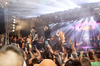 
<a style='margin-left: 5px;' class='btn btn-xs btn-social btn-facebook' href='https://www.facebook.com/sharer/sharer.php?u=https://galeramix.s01.web.getmuller.com.br/imagem/a117/800-800-90/conteudo/site_galerias/117/costelaco-junior-seco-2022-galera-mix-193.jpg' rel='popup' data-width='500' data-height='400'><i class='fa fa-facebook'></i>Compartilhar <span class='hidden-xs'>no Facebook</span>
</a> 
<a class='btn btn-default btn-xs' target='_blank' href='imagem/a117/800-800-90/conteudo/site_galerias/117/costelaco-junior-seco-2022-galera-mix-193.jpg'>
<span class='glyphicon glyphicon-cloud-download'></span> Salvar
</a>
