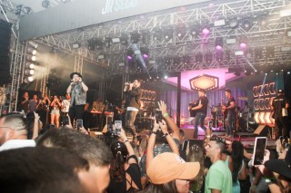 
<a style='margin-left: 5px;' class='btn btn-xs btn-social btn-facebook' href='https://www.facebook.com/sharer/sharer.php?u=https://galeramix.s01.web.getmuller.com.br/imagem/a117/800-800-90/conteudo/site_galerias/117/costelaco-junior-seco-2022-galera-mix-194.jpg' rel='popup' data-width='500' data-height='400'><i class='fa fa-facebook'></i>Compartilhar <span class='hidden-xs'>no Facebook</span>
</a> 
<a class='btn btn-default btn-xs' target='_blank' href='imagem/a117/800-800-90/conteudo/site_galerias/117/costelaco-junior-seco-2022-galera-mix-194.jpg'>
<span class='glyphicon glyphicon-cloud-download'></span> Salvar
</a>
