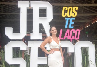 
<a style='margin-left: 5px;' class='btn btn-xs btn-social btn-facebook' href='https://www.facebook.com/sharer/sharer.php?u=https://galeramix.s01.web.getmuller.com.br/imagem/a117/800-800-90/conteudo/site_galerias/117/costelaco-junior-seco-2022-galera-mix-278.jpg' rel='popup' data-width='500' data-height='400'><i class='fa fa-facebook'></i>Compartilhar <span class='hidden-xs'>no Facebook</span>
</a> 
<a class='btn btn-default btn-xs' target='_blank' href='imagem/a117/800-800-90/conteudo/site_galerias/117/costelaco-junior-seco-2022-galera-mix-278.jpg'>
<span class='glyphicon glyphicon-cloud-download'></span> Salvar
</a>
