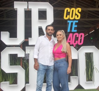 
<a style='margin-left: 5px;' class='btn btn-xs btn-social btn-facebook' href='https://www.facebook.com/sharer/sharer.php?u=https://galeramix.s01.web.getmuller.com.br/imagem/a117/800-800-90/conteudo/site_galerias/117/costelaco-junior-seco-2022-galera-mix-290.jpg' rel='popup' data-width='500' data-height='400'><i class='fa fa-facebook'></i>Compartilhar <span class='hidden-xs'>no Facebook</span>
</a> 
<a class='btn btn-default btn-xs' target='_blank' href='imagem/a117/800-800-90/conteudo/site_galerias/117/costelaco-junior-seco-2022-galera-mix-290.jpg'>
<span class='glyphicon glyphicon-cloud-download'></span> Salvar
</a>
