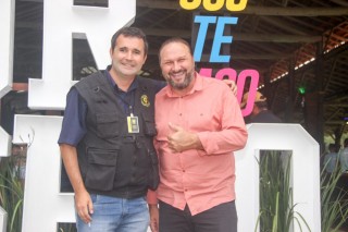 
<a style='margin-left: 5px;' class='btn btn-xs btn-social btn-facebook' href='https://www.facebook.com/sharer/sharer.php?u=https://galeramix.s01.web.getmuller.com.br/imagem/a117/800-800-90/conteudo/site_galerias/117/costelaco-junior-seco-2022-galera-mix-318.jpg' rel='popup' data-width='500' data-height='400'><i class='fa fa-facebook'></i>Compartilhar <span class='hidden-xs'>no Facebook</span>
</a> 
<a class='btn btn-default btn-xs' target='_blank' href='imagem/a117/800-800-90/conteudo/site_galerias/117/costelaco-junior-seco-2022-galera-mix-318.jpg'>
<span class='glyphicon glyphicon-cloud-download'></span> Salvar
</a>
