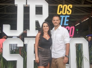 
<a style='margin-left: 5px;' class='btn btn-xs btn-social btn-facebook' href='https://www.facebook.com/sharer/sharer.php?u=https://galeramix.s01.web.getmuller.com.br/imagem/a117/800-800-90/conteudo/site_galerias/117/costelaco-junior-seco-2022-galera-mix-328.jpg' rel='popup' data-width='500' data-height='400'><i class='fa fa-facebook'></i>Compartilhar <span class='hidden-xs'>no Facebook</span>
</a> 
<a class='btn btn-default btn-xs' target='_blank' href='imagem/a117/800-800-90/conteudo/site_galerias/117/costelaco-junior-seco-2022-galera-mix-328.jpg'>
<span class='glyphicon glyphicon-cloud-download'></span> Salvar
</a>
