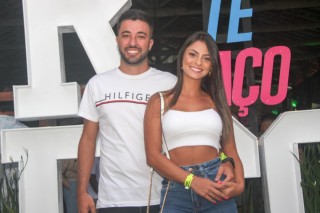 
<a style='margin-left: 5px;' class='btn btn-xs btn-social btn-facebook' href='https://www.facebook.com/sharer/sharer.php?u=https://galeramix.s01.web.getmuller.com.br/imagem/a117/800-800-90/conteudo/site_galerias/117/costelaco-junior-seco-2022-galera-mix-83.jpg' rel='popup' data-width='500' data-height='400'><i class='fa fa-facebook'></i>Compartilhar <span class='hidden-xs'>no Facebook</span>
</a> 
<a class='btn btn-default btn-xs' target='_blank' href='imagem/a117/800-800-90/conteudo/site_galerias/117/costelaco-junior-seco-2022-galera-mix-83.jpg'>
<span class='glyphicon glyphicon-cloud-download'></span> Salvar
</a>
