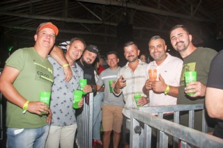 
<a style='margin-left: 5px;' class='btn btn-xs btn-social btn-facebook' href='https://www.facebook.com/sharer/sharer.php?u=https://galeramix.s01.web.getmuller.com.br/imagem/a117/800-800-90/conteudo/site_galerias/117/costelaco-junior-seco-2022-galera-mix-88.jpg' rel='popup' data-width='500' data-height='400'><i class='fa fa-facebook'></i>Compartilhar <span class='hidden-xs'>no Facebook</span>
</a> 
<a class='btn btn-default btn-xs' target='_blank' href='imagem/a117/800-800-90/conteudo/site_galerias/117/costelaco-junior-seco-2022-galera-mix-88.jpg'>
<span class='glyphicon glyphicon-cloud-download'></span> Salvar
</a>
