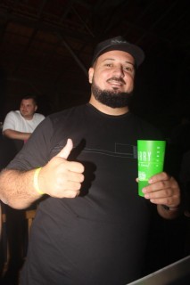 
<a style='margin-left: 5px;' class='btn btn-xs btn-social btn-facebook' href='https://www.facebook.com/sharer/sharer.php?u=https://galeramix.s01.web.getmuller.com.br/imagem/a117/800-800-90/conteudo/site_galerias/117/costelaco-junior-seco-2022-galera-mix-89.jpg' rel='popup' data-width='500' data-height='400'><i class='fa fa-facebook'></i>Compartilhar <span class='hidden-xs'>no Facebook</span>
</a> 
<a class='btn btn-default btn-xs' target='_blank' href='imagem/a117/800-800-90/conteudo/site_galerias/117/costelaco-junior-seco-2022-galera-mix-89.jpg'>
<span class='glyphicon glyphicon-cloud-download'></span> Salvar
</a>
